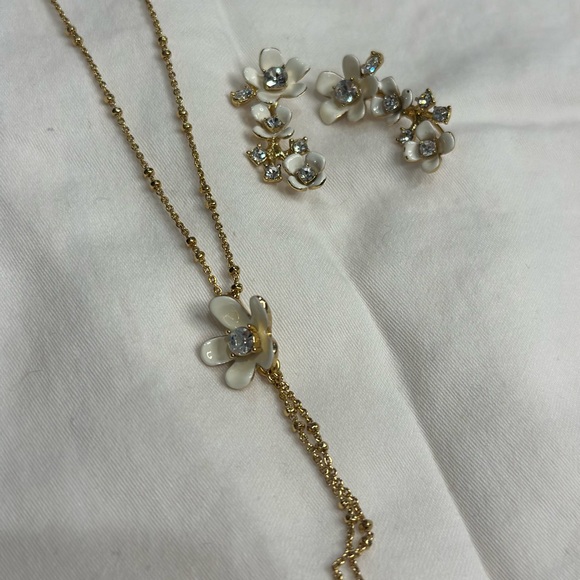 Kate Spade Dainty Daisy White Flower Necklace and Earring matching set - Picture 1 of 10